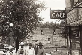 BEN SHAHN (1898-1969) A selection of 5 Depression-era photographs, all depicting groups of people.